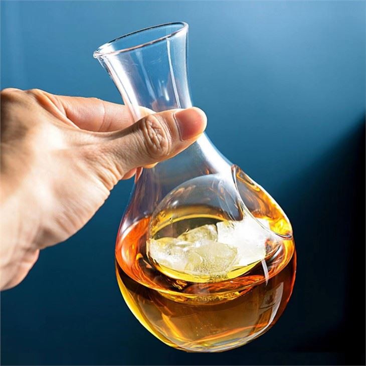 Botol Wain Kaca Dengan Lubang Lutsinar